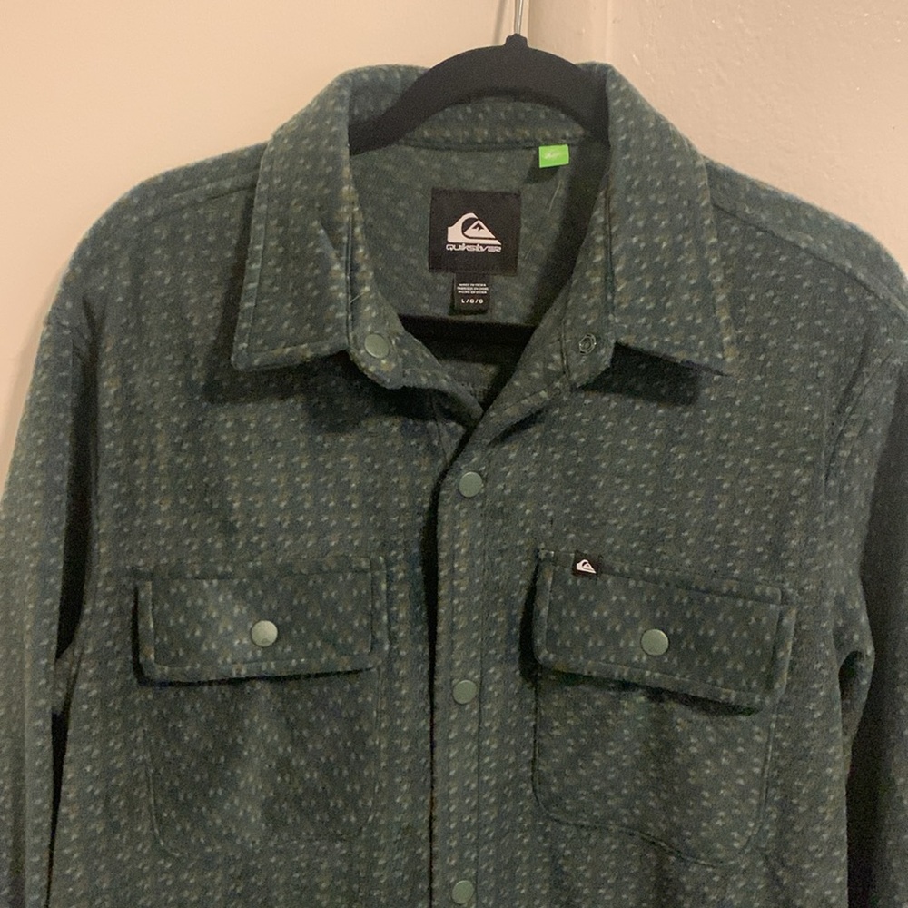 Men’s Quiksilver soft thick button up fleece! NWT